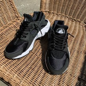 Nike Air Huarache Black and White